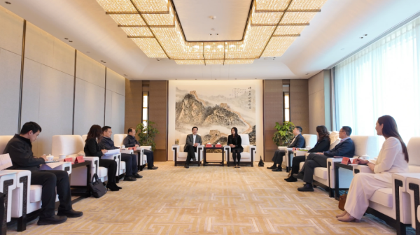 张强与德勤中国主席蒋颖座谈 张强与德勤中国主席蒋颖座谈