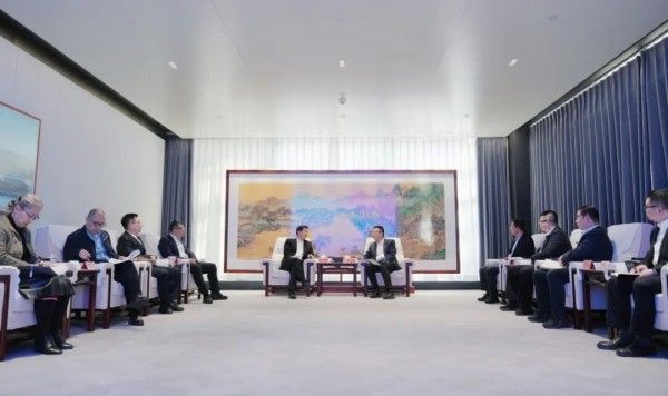 张强与北京移动党委书记、董事长、总经理李强座谈 张强与北京移动党委书记、董事长、总经理李强座谈