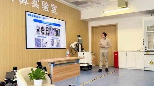未来产业从这里生长!具身智能走向真实世界的“怀柔”路径1 未来产业从这里生长!具身智能走向真实世界的“怀柔”路径1