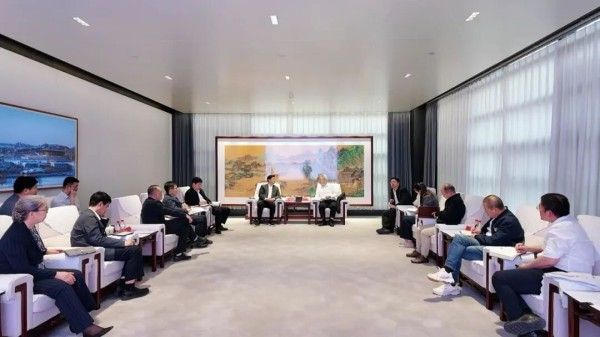 张强、梁爽与中国电信北京公司党委书记、总经理寇凤达座谈