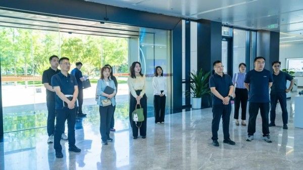 “科学之光&middot;青年论道”怀柔科学城青年理论学习小组第二场活动走进中国科学院物理研究所