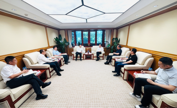 张强走访北京大学,与校党委书记何光彩座谈 张强走访北京大学,与校党委书记何光彩座谈