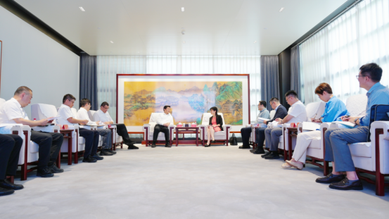 张强与中国进出口银行北京分行党委书记、行长刘亚座谈
