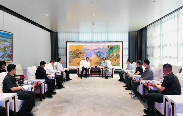 张强与中国科学院院士朱冰及其专家团队座谈