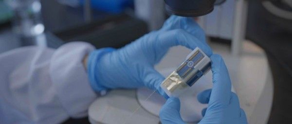 高通道神经探针是多模态跨尺度生物医学成像设施早研成果之一，可解码脑部神经活动。